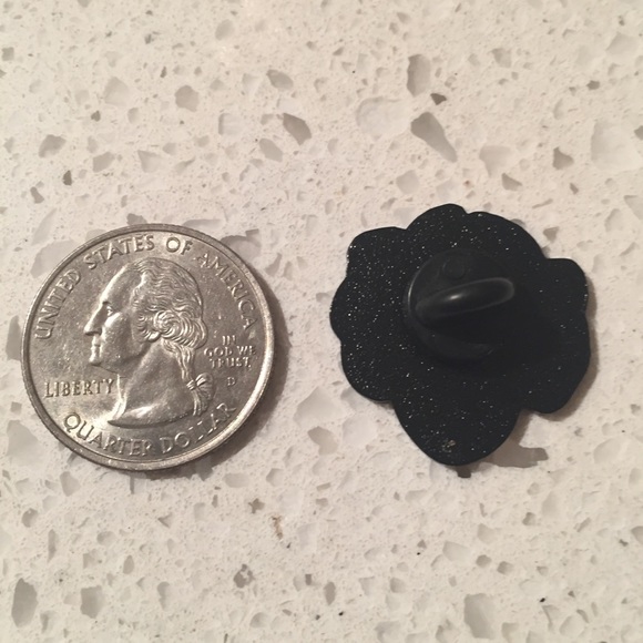 Star Wars Self Rescuing Princess Leia Enamel Pin - Picture 2 of 2